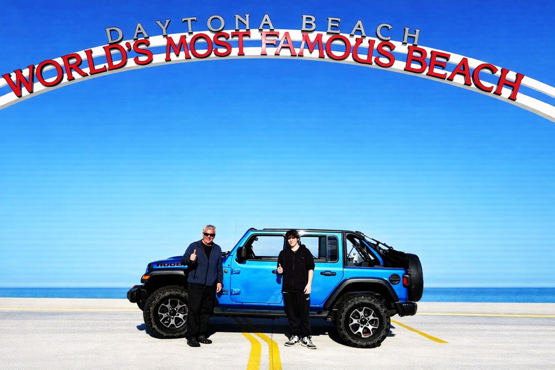Jeep Rubicon on Daytona Beach with the pier in the background